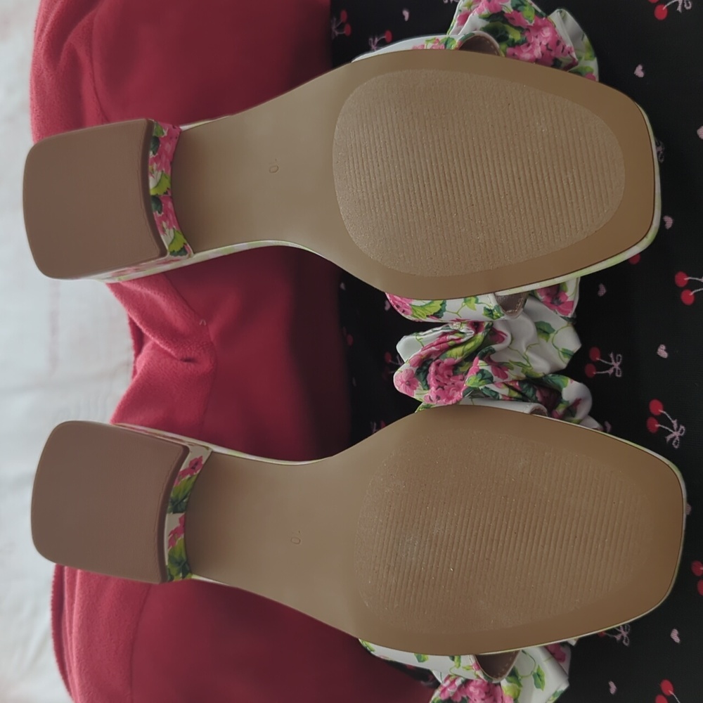 Betsey Johnson Pink Floral Slides/Slippers Size 10 - Picture 5 of 12